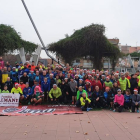 Els participants en la desena edició de la prova solidària posen abans de la sortida a la plaça Blas Infante.