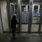 Momento en el que ayer, a las 21,00, el Trèvol cerraba las puertas de sus instalaciones.