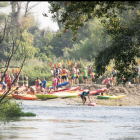 Imagen de los participantes en el descenso de canoas por el Segre.