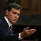 Rivera acusa Sánchez de fer "truc" a la tribuna i "tracte" amb Podemos