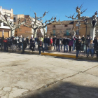 La reunión de payeses afectados se llevó acabo en la plaza de Bovera ayer por la mañana.