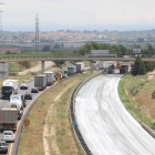 Las obras para reparar el firme de la A-2 en el Segrià, que ejecuta el Estado y que seguirán este verano. 