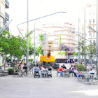 Vista de la part del carrer Bisbe Ruano que està tancat al trànsit i que porta a la plaça Ricard Viñes.