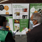 Exposición de la AECC Lleida sobre la prevención del cáncer de colon en la plaza Ricard Viñes.