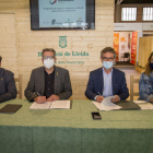 Joan Talarn y Xavier Caufapé firmaron el convenio ayer en el marco de la Fira de Sant Miquel.