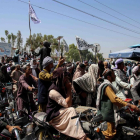 Los talibanes celebran el primer día de una Afganistán sin tropas estadounidenses.