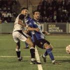 Un jugador del Solsona i un altre del Borges disputant la pilota ahir durant el partit.
