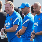 Koeman ríe durante un entrenamiento del FC Barcelona.