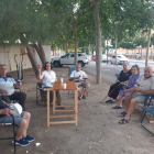 Jubilados de Magraners piden bancos para no “cargar” con sus sillas