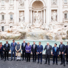 Los líderes del G20 pusieron fin a la cumbre lanzando una moneda a la Fontana de Trevi en Roma. 