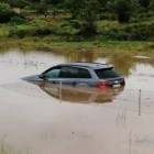 Un cotxe completament inundat a per els aiguats al Montsià i el Baix Ebre.