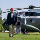 Donald Trump desembarca del ‘Marine One’ a la Casa Blanca.
