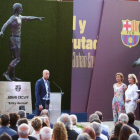 Jordi Cruyff habla en la inauguración de la escultura de su padre.