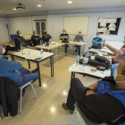 Imatge de la reunió d’ahir de l’associació de bombers voluntaris a Torà.