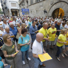 Com cada dilluns, ahir els cantaires es van reunir davant la Paeria per demanar la llibertat dels presos.