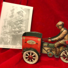 Moto-carro de latón de 1918, ‘dedicado’ ayer al sector de la prensa.