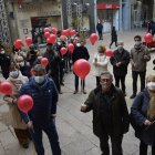 La plaça Paeria de Lleida va ser ahir l’epicentre de la celebració del Dia Mundial contra la Sida.