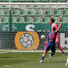 Llorente celebra el gol que le dio la victoria al Atlético, ayer en Elche.