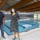 L’alcaldessa, Alba Pijuan, i el regidor d’Esports, Silveri Caro, ahir en la reobertura de la piscina.