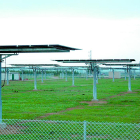 Plaques fotovoltaiques mòbils instal·lades a Juneda a mitjans de la dècada passada.