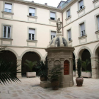 El edificio del Hospital Berenguer de Castellfort, que acoge la residencia Mare Güell de Cervera. 