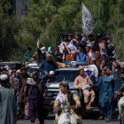 Los talibanes celebraron con un desfile y tiros al aire la retirada definitiva de tropas de EEUU el lunes.