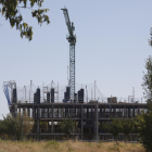 Un edifici en construcció a la ciutat de Lleida, en una imatge d’arxiu.