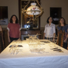 La artista, con la directora del museo, Carme Bergés, y las ediles Mercè Carulla y Roser Segura.