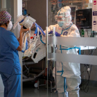 Enfermeras se preparan para entubar a un enfermo en Son Espases.