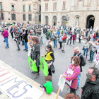 Imatge de la protesta que va tenir lloc ahir a Barcelona en contra dels grans projectes d’energies renovables.