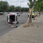 Vehicle accidentat ahir a l’avinguda Miquel Batllori de Lleida.