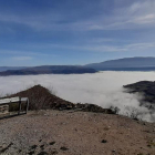 Vista de un mar de niebla este domingo desde el Castell de Mur, en el Pallars Jussà, sobre el valle del Noguera Pallaresa.