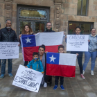 Los ciudadanos residentes en Tàrrega que se concentraron ayer.