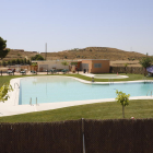 Las piscinas de Alfés, vacías desde el pasado lunes tras la orden de cierre del ayuntamiento.