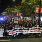 Cientos de leridanas llenaron ayer las calles de Lleida para reivindicar sus derechos y erradicar la violencia machista. 
