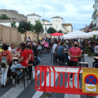 Tram del carrer Sant Martí de Lleida, ahir tallat al trànsit per a les terrasses de bars i restaurants.