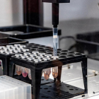 Imagen de una estación robotizada de pruebas PCR.