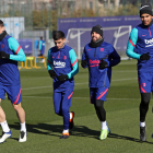 Els jugadors del Barça van completar ahir una sessió de recuperació després del partit a Osca.