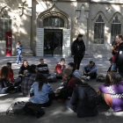 La concentració d'estudiants d'aquest divendres a la plaça Víctor Siurana de Lleida, davant del Rectorat.