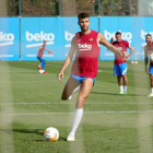 Gerard Piqué es va entrenar ahir amb total normalitat i avui podrà jugar a San Mamés.