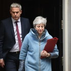 Theresa May i Stephen Barclay ahir, a l’abandonar Downing Street.