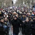 Imagen de la protesta de los “pañuelos rojos” en París.