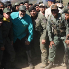 El presidente de Venezuela, Nicolás Maduro, posa junto a las tropas durante unos ejercicios militares en el fuerte Paramacay.