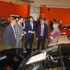 El alcalde de Mollerussa, Marc Solsona, y otras autoridades visitando Autotardor. 