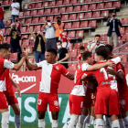  Los jugadores del Girona celebran un gol, por fin, ante su afición.