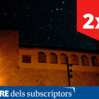 El Castell d'Os de Balaguer sota el cel estrellat del Montsec.