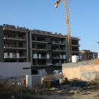 Un edificio en construcción en la ciudad de Lleida.