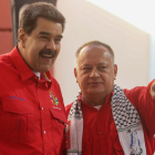 El presidente venezolano Nicolás Maduro conversa con el presidente de la Asamblea Nacional Constituyente, Diosdado Cabello.