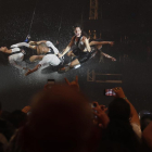 El grup de teatre argentí Fuerza Bruta, durant el festival Rock in Rio a Rio de Janeiro.