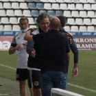 Raúl Garrido i Gabri se saluden abans del partit.